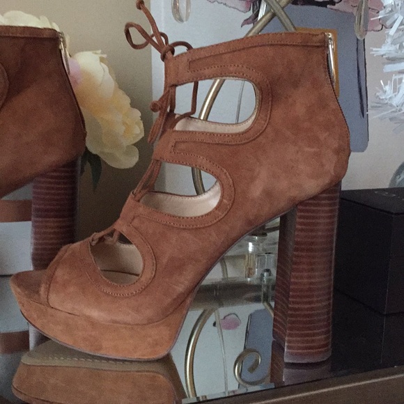 VINCE CAMUTO Genuine Suede Heels - Picture 2 of 9